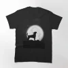 Howling at the moon Classic T-Shirt